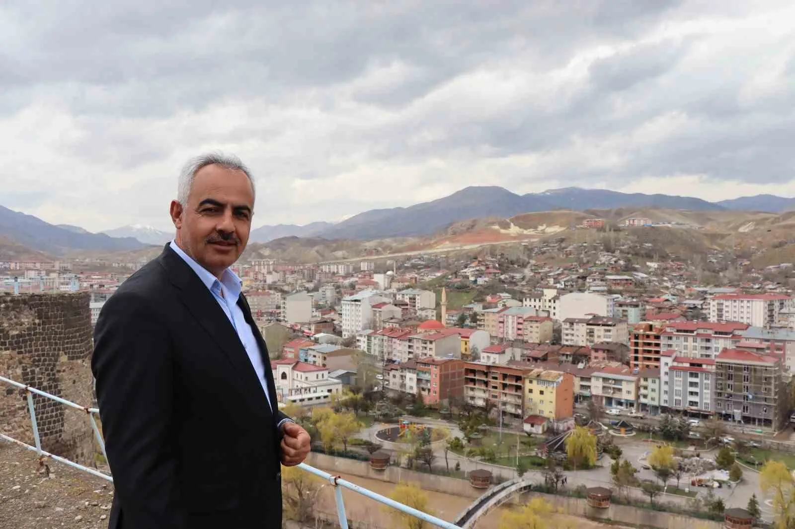 Oltu Belediye Başkanı Adem Çelebi, ilçenin tarihi ve kültürel değerlerini