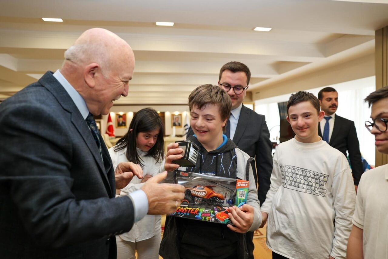 Erzurum Büyükşehir Belediye Başkanı Mehmet Sekmen, 23 Nisan Ulusal Egemenlik