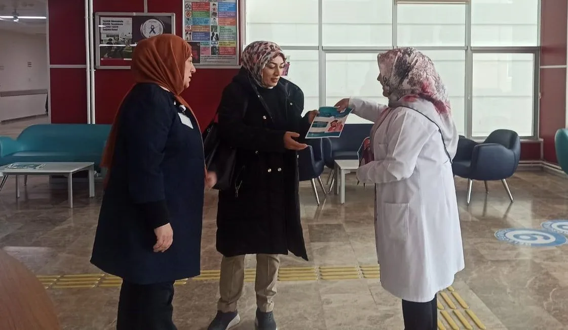 Ulusal Kanser Haftası kapsamında Bayburt Devlet Hastanesinde stant açılarak, bilgilendirmeler