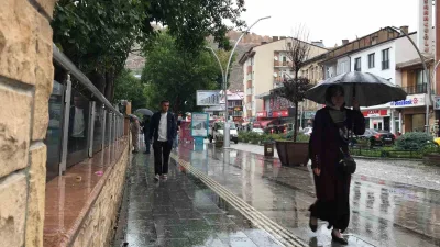 Bayburt ve çevresi için meteorolojiden yapılan uyarıda gök gürültülü sağanak