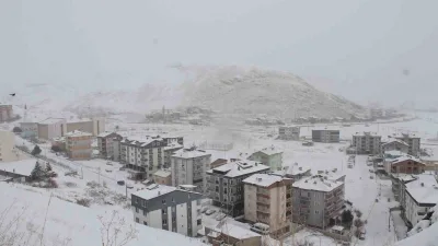 Bayburt ve çevrelerinde karla karışık yağmurun etkili olacağı, buzlanmayla beraber