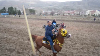Bayburt'ta Ramazan Bayramı'na özel düzenlenen 'Bayram Ciridi' atlı cirit müsabakası,