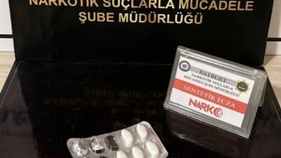 Bayburt’ta durdurulan araçta bir miktar sentetik hap ele geçirildi. Narkotik