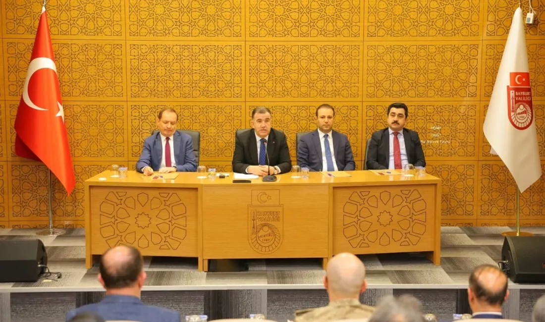 Bayburt Valisi Mustafa Eldivan başkanlığında gerçekleştirilen İl İdare Şube Başkanları
