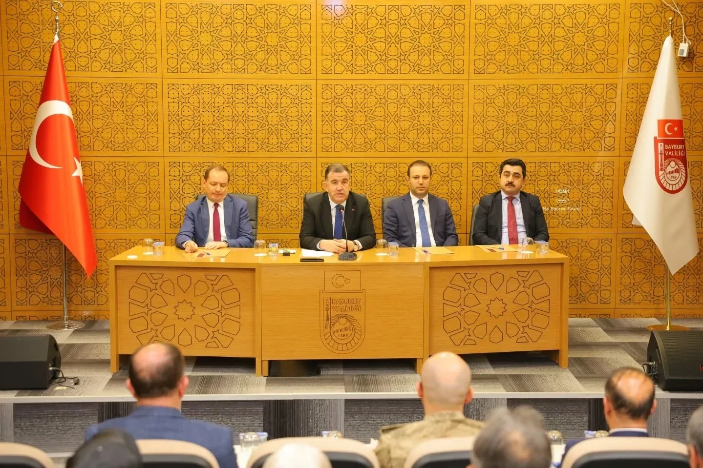 Bayburt Valisi Mustafa Eldivan başkanlığında gerçekleştirilen İl İdare Şube Başkanları
