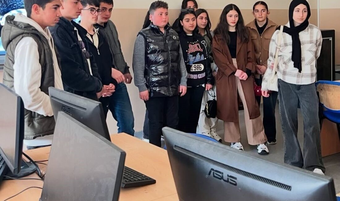 Liselere Giriş Sınavı(LGS) için gün sayan öğrencilere, liseleri tanıtmak amacıyla