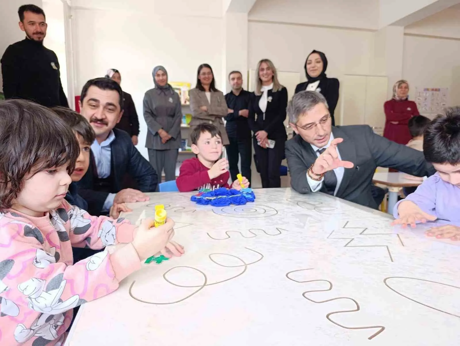 Bayburt Özel Eğitim Anaokulunda Otizm Farkındalık Günü için düzenlenen programa,