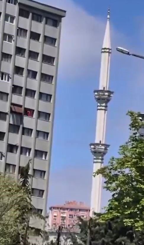 İstanbul’da 6.2 büyüklüğündeki depremde Beylikdüzü’nde bulunan Fatih Sultan Mehmet Camii