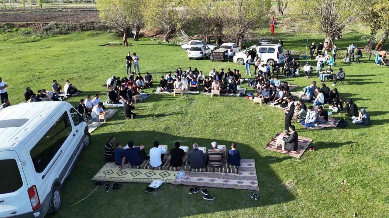 Erzincan’da Kredi Yurtlar Kurumları (KYK) tarafından “Bir sure bir sahabe”