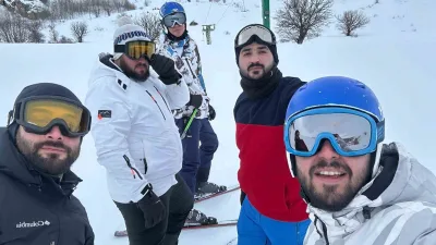 Bayburt'ta kayak yapan 5 arkadaşın eğlenceli anları sosyal medyada büyük