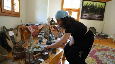 “Orada bir köy var uzakta” adlı şiiri yazan şair Ahmet