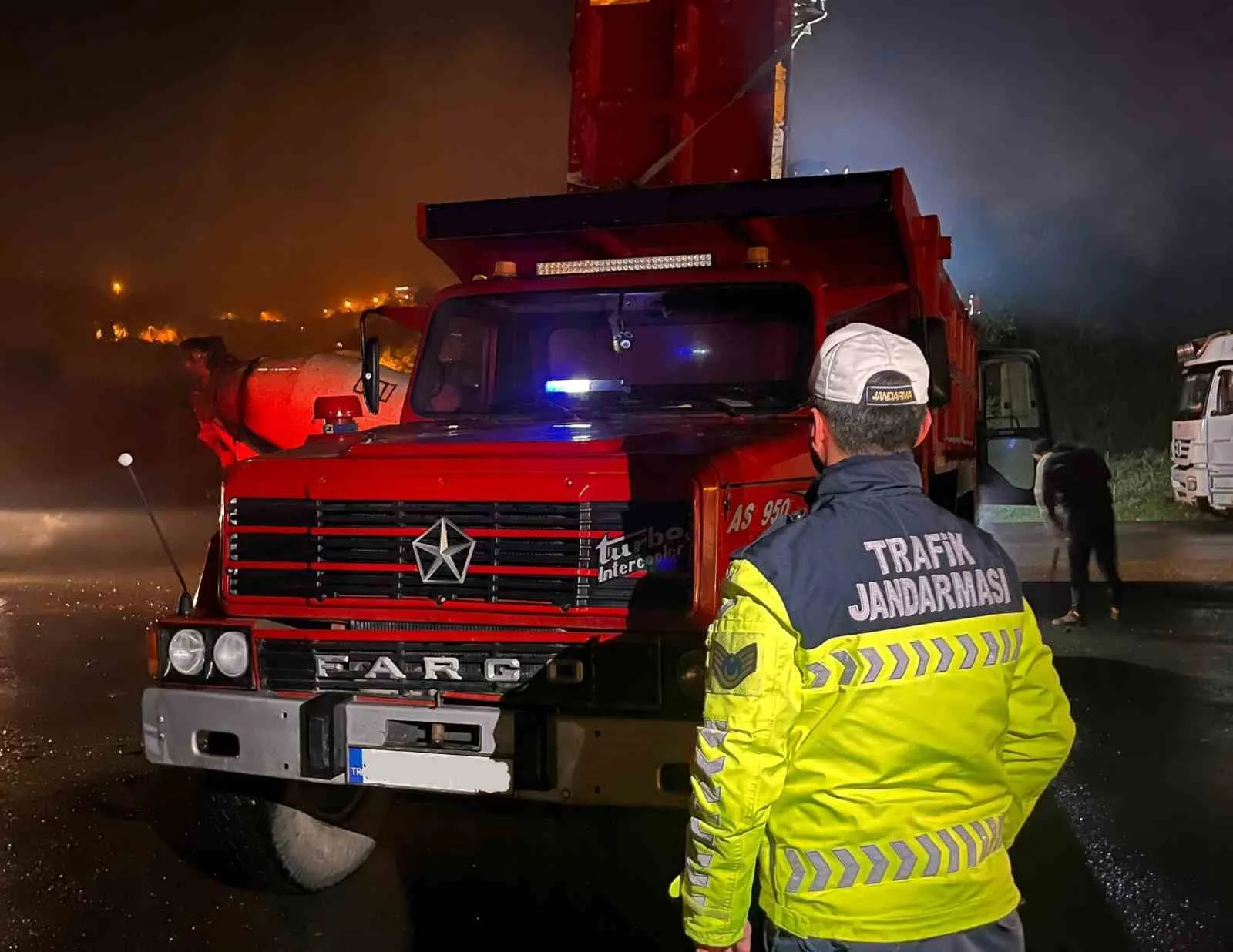 Ordu'da Trafik Jandarması, yasalara aykırı çakar lamba ve ses yayın