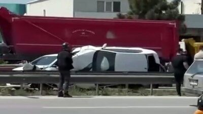 Sakarya’nın Arifiye ilçesinde iki otomobilin çarpışması neticesinde trafik kazası meydana
