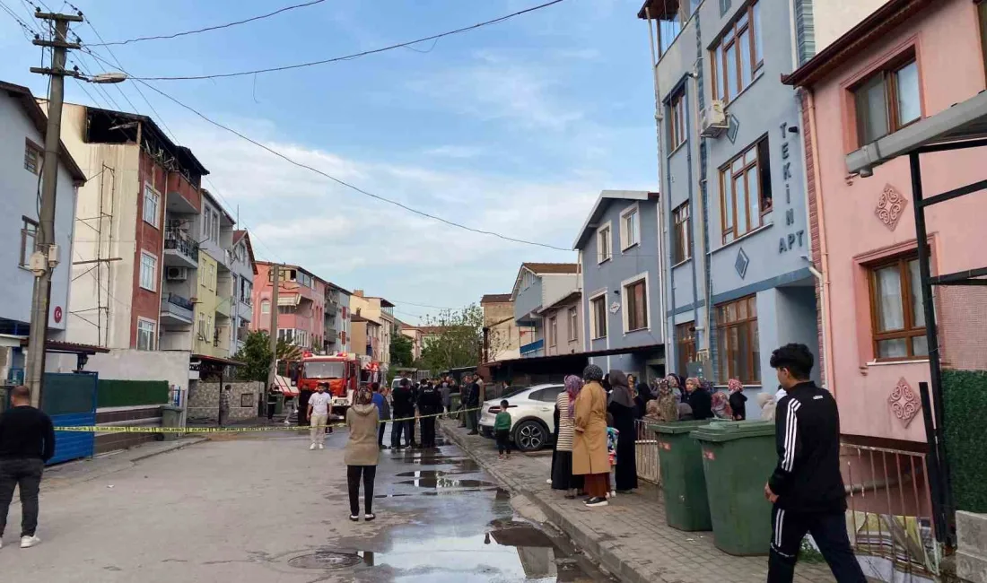 Kocaeli’nin Körfez ilçesinde 5 katlı binanın çatı katında çıkan yangın