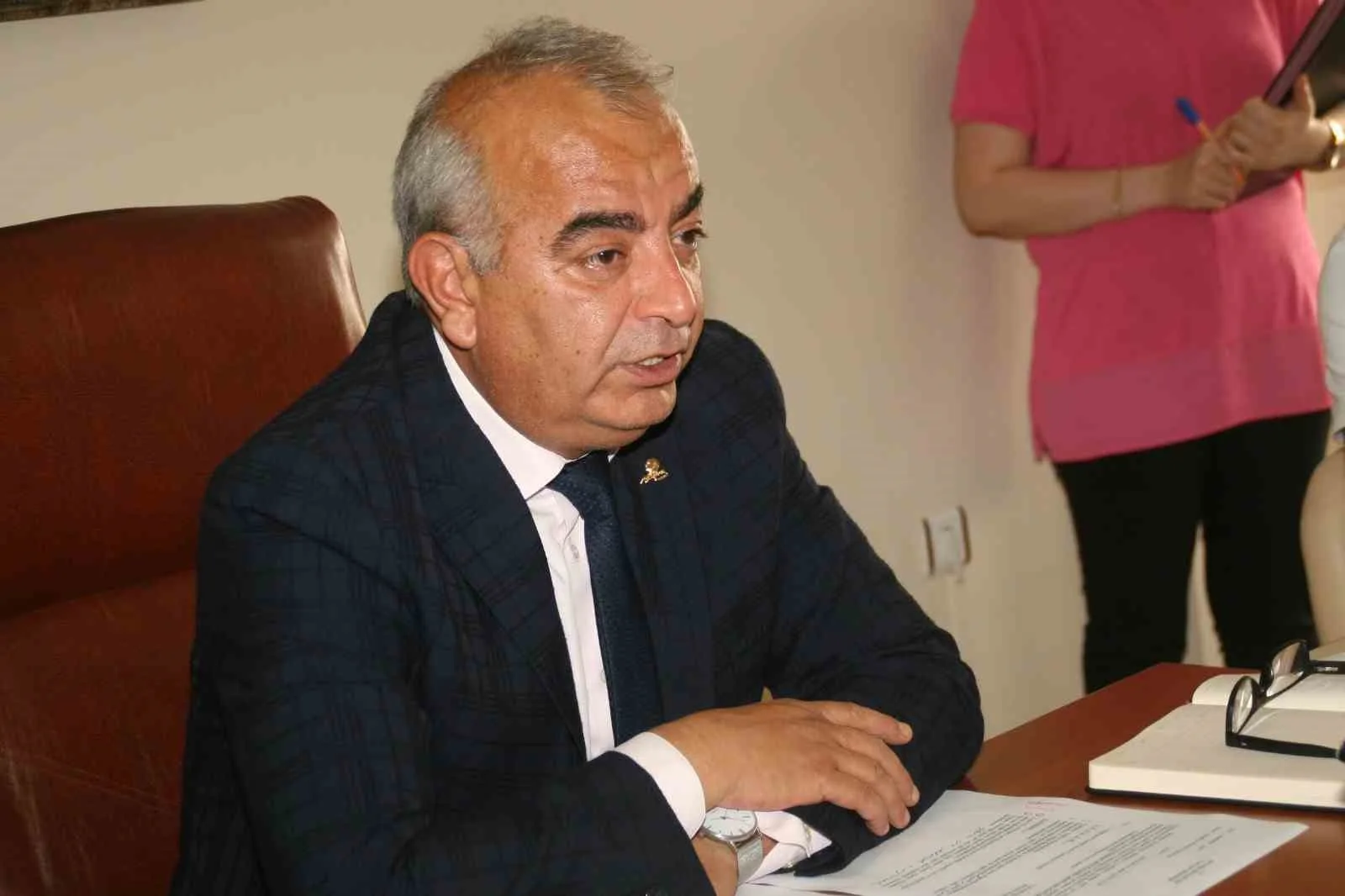 Zonguldak’ın Devrek ilçesinde usulsüzlük iddialarına ilişkin başlatılan soruşturma kapsamında aralarında