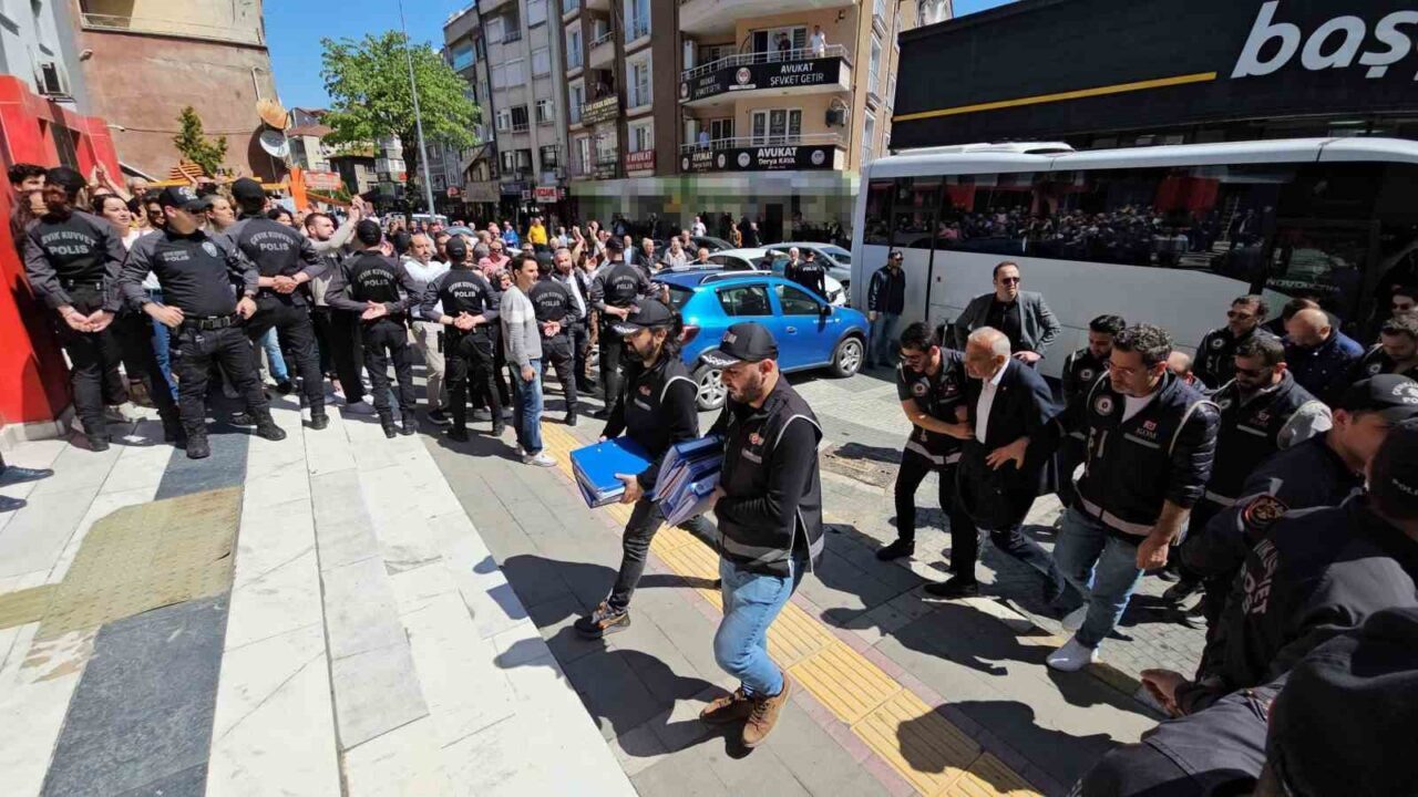 Zonguldak’ın Devrek ilçesinde usulsüzlük iddialarına ilişkin başlatılan soruşturma kapsamında adliyeye