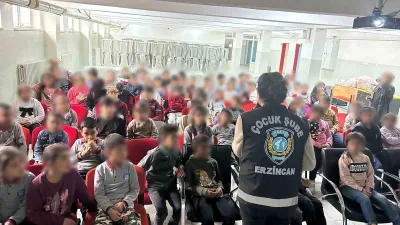 Erzincan’da polis ekiplerince, kent merkezinde bulunan okullarda kişisel güvenlik ve