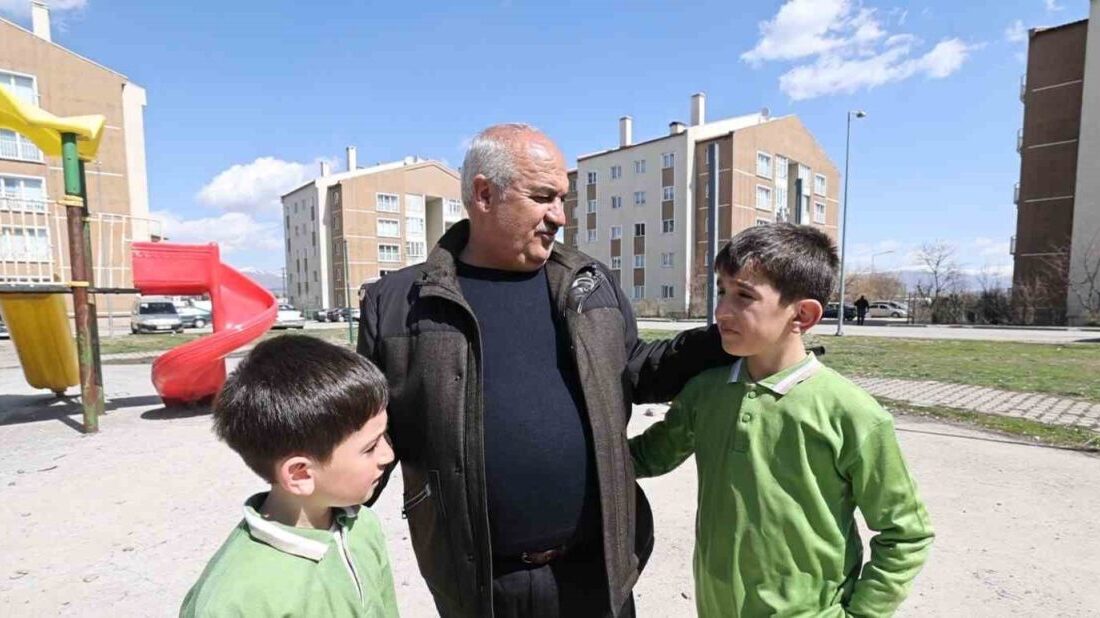 Aziziye Belediye Başkanı Emrullah Akpunar, sosyal medya aracılığıyla kendisinden park