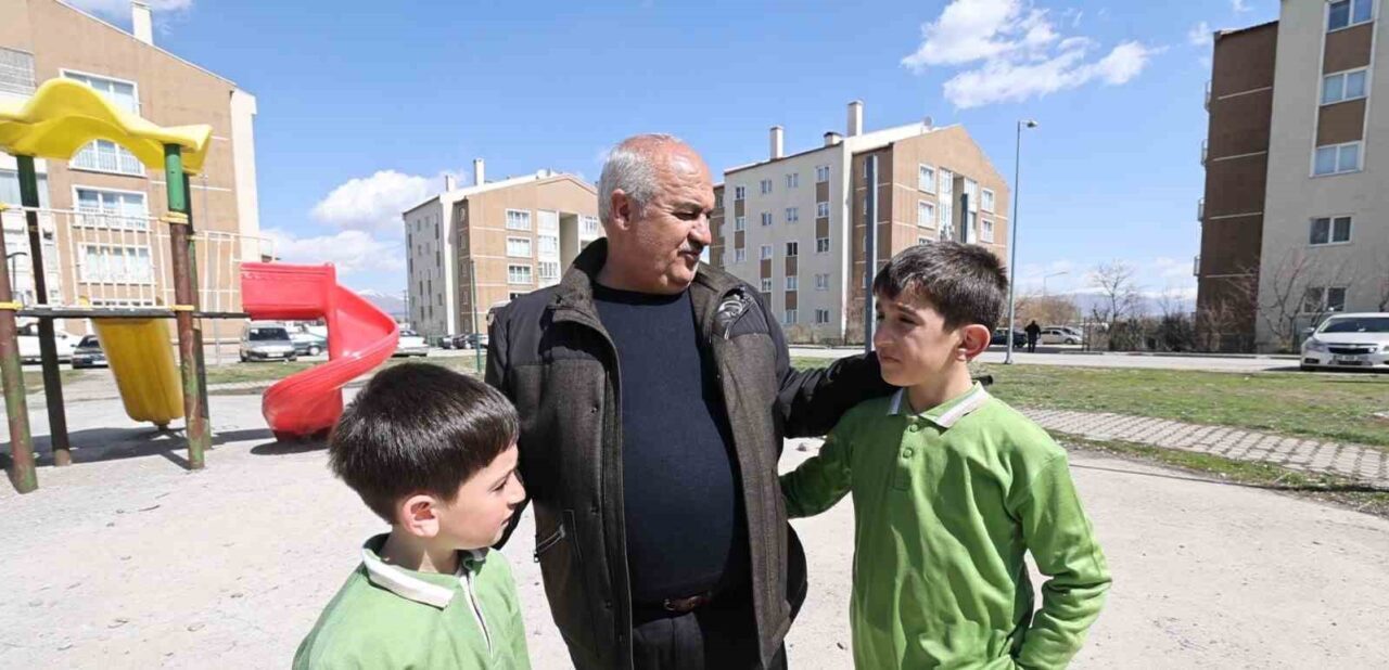 Aziziye Belediye Başkanı Emrullah Akpunar, sosyal medya aracılığıyla kendisinden park