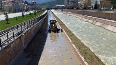 Çoruh Nehri kenarında vatandaşlar için yürüyüş yolu olarak yapılan alanda,