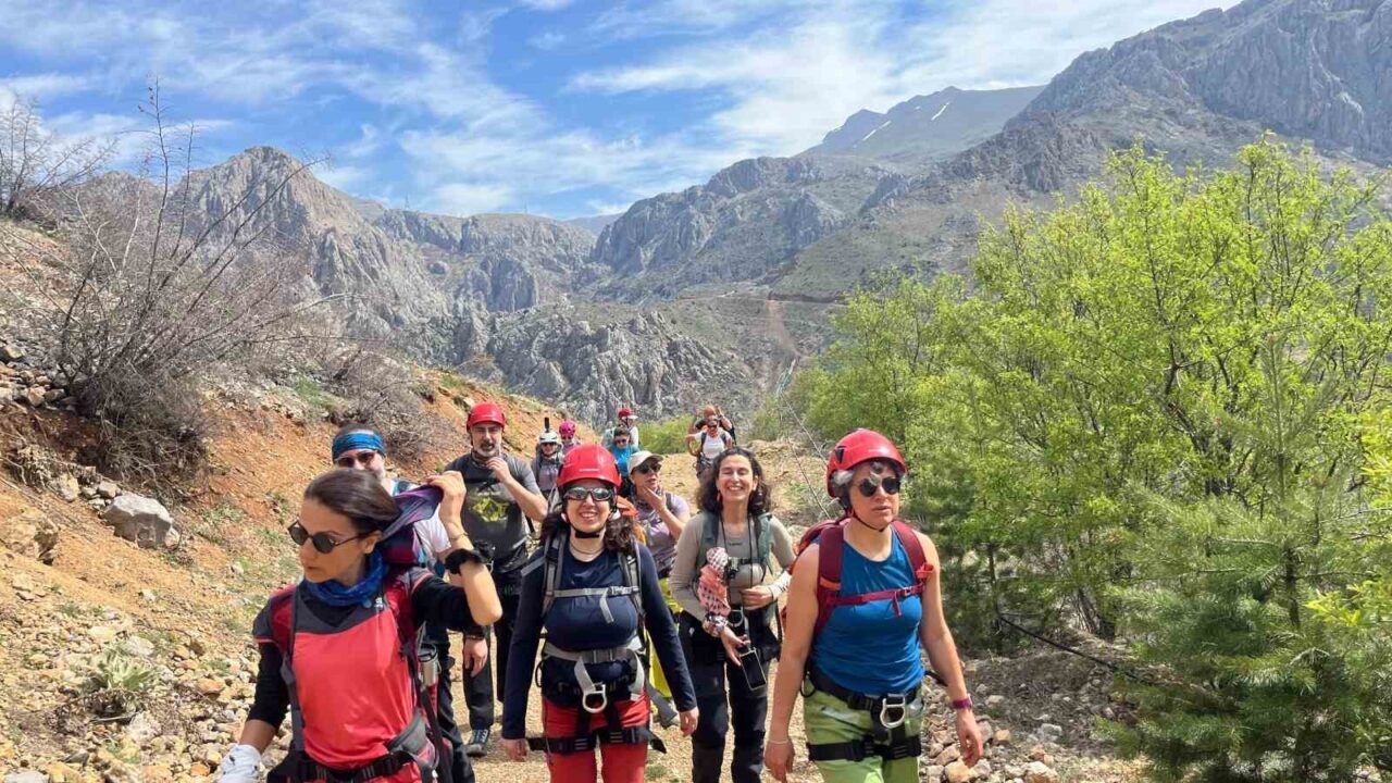 Türkiye’deki tek Via Ferrata parkuruna sahip olan Kemaliye’deki 517 basamaktan