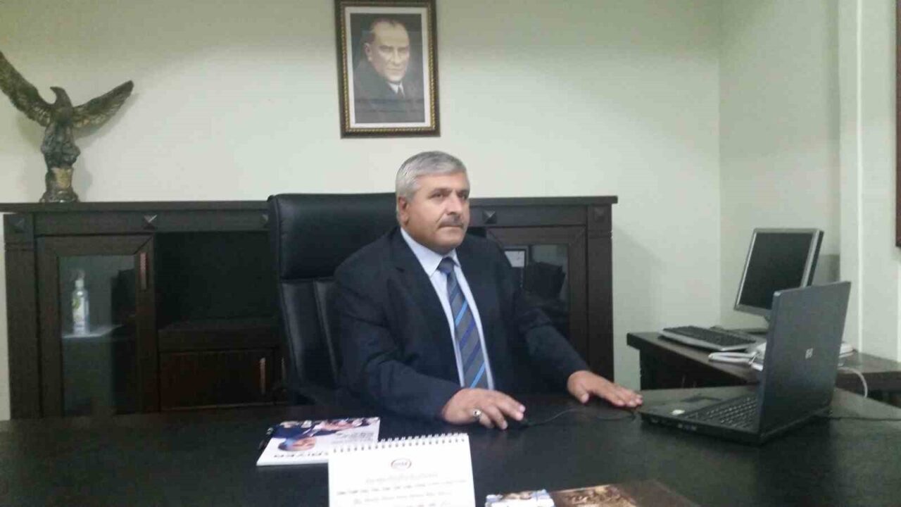 Demokrat Büro Çalışanları Sendikası (DEB-SEN) Genel Başkanı Mehmet Zülfikar Kotanlı;
