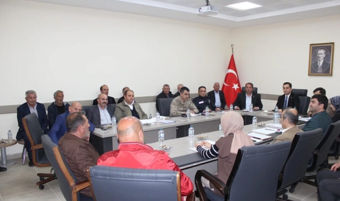 Bayburt’un Demirözü ilçesinde su üzerine toplantı yapıldı. İlçe Kaymakamı Yasin