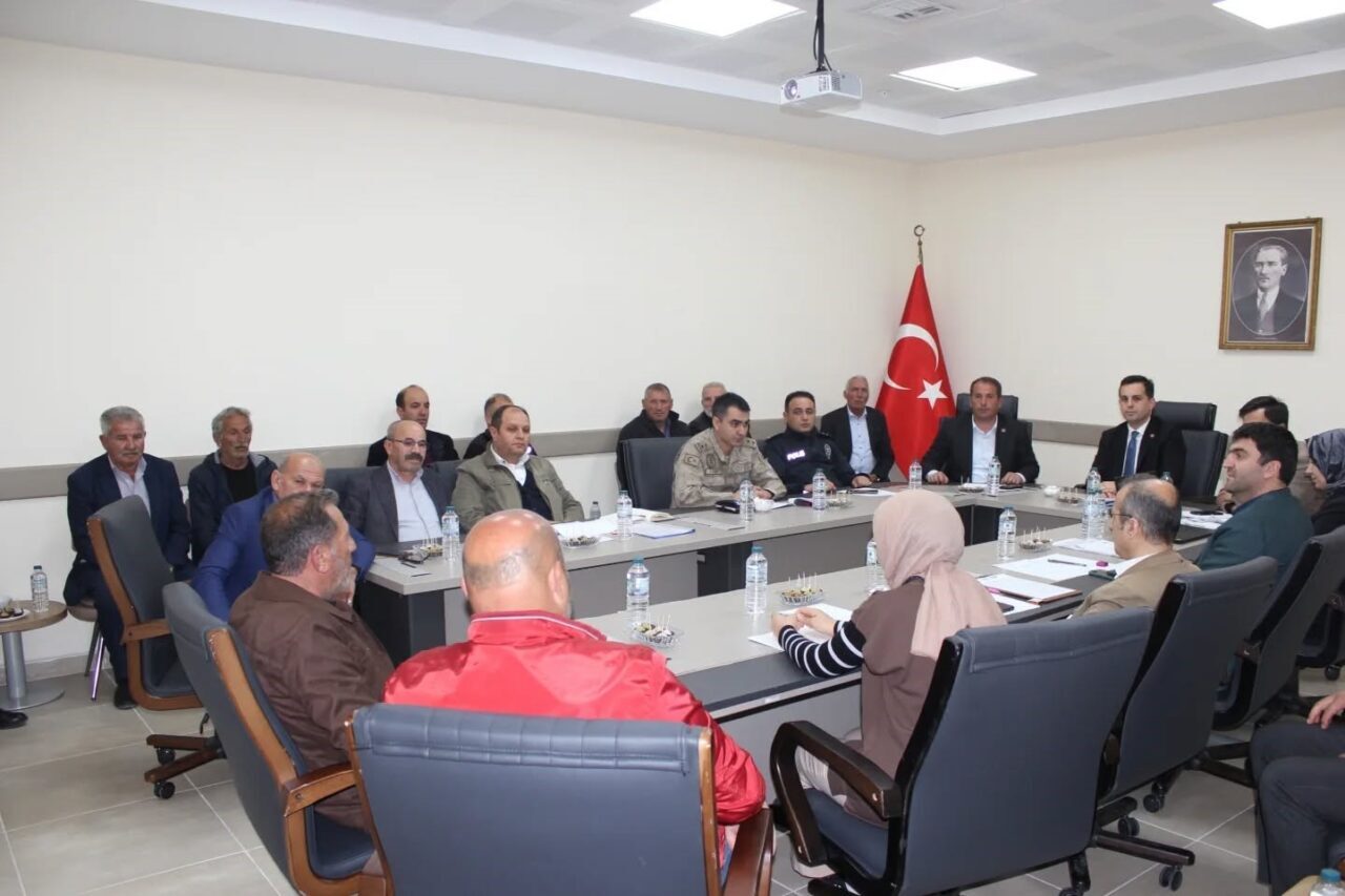 Bayburt’un Demirözü ilçesinde su üzerine toplantı yapıldı. İlçe Kaymakamı Yasin