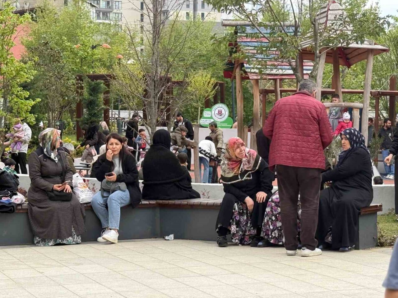 İstanbul’da saat 12.49’da 6.2 büyüklüğünde deprem meydana geldi. Kağıthane’de depremin