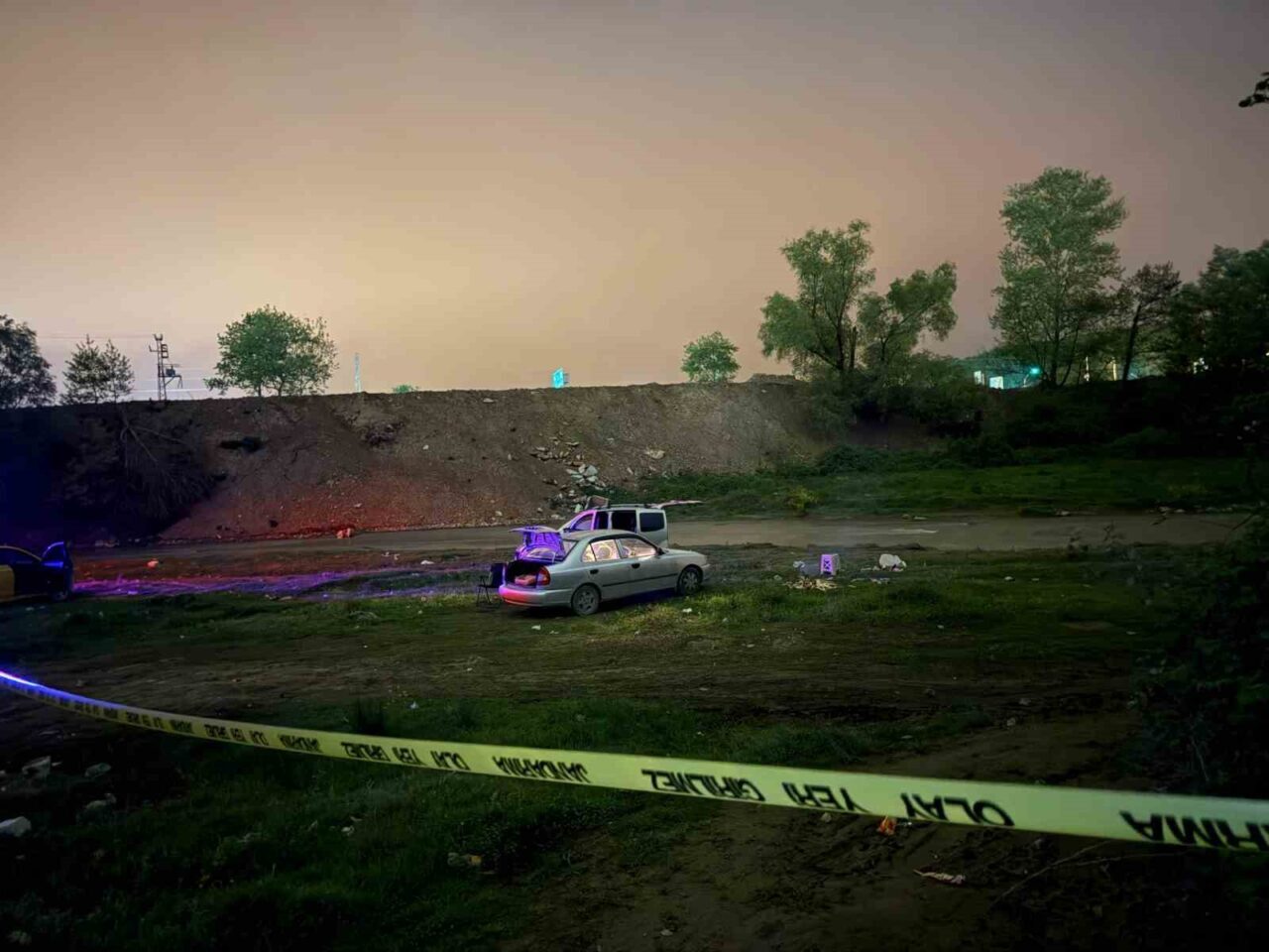 Sakarya’nın Akyazı ilçesinde Mudurnu Deresi kenarında çıkan silahlı kavgada biri