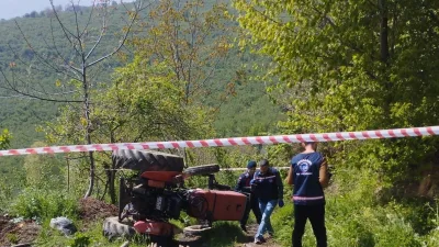 Sakarya'nın Kocaali ilçesinde traktör devrildi, yaşlı adam hayatını kaybetti. Hüseyin
