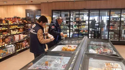 Dilovası Belediyesi Zabıta Müdürlüğü ekipleri, ilçede faaliyet gösteren yemek firmaları