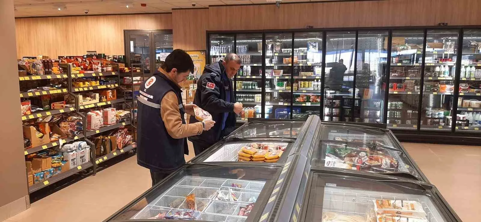 Dilovası Belediyesi Zabıta Müdürlüğü ekipleri, ilçede faaliyet gösteren yemek firmaları