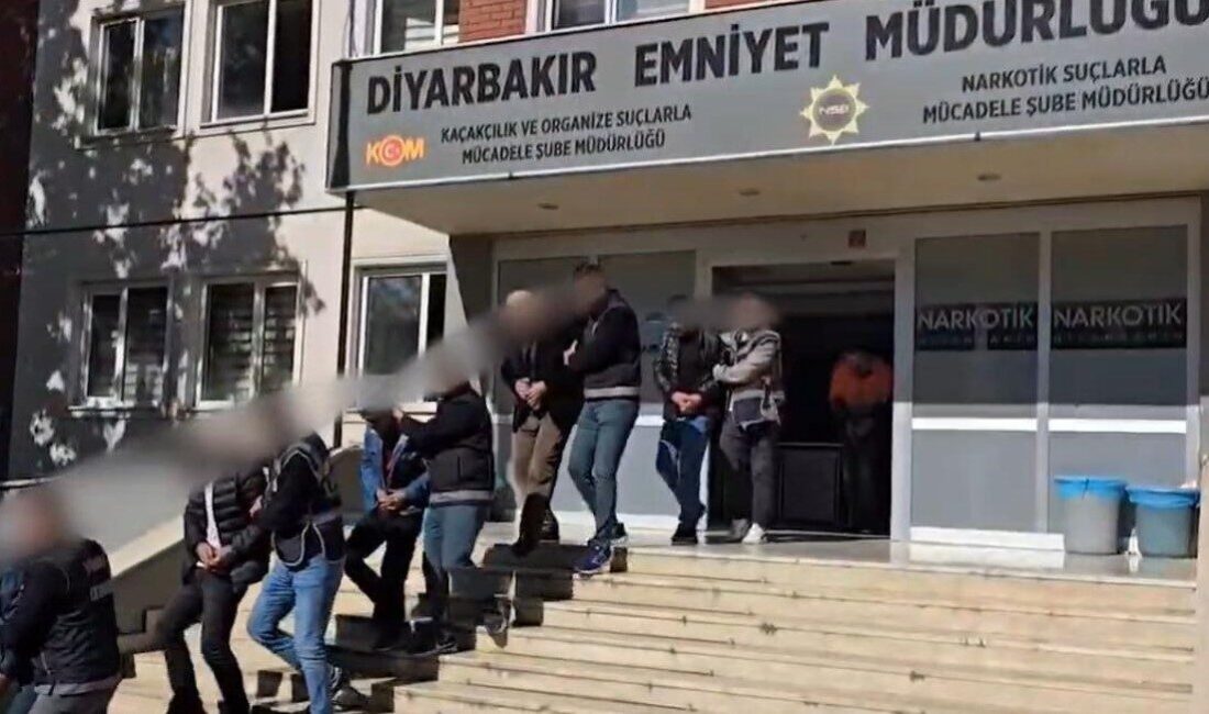 Diyarbakır merkezli uyuşturucu operasyonlarında gözaltına alınan 47 şüpheliden 29’u tutuklandı.