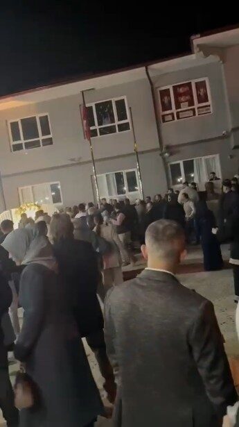 Sakarya’nın Söğütlü ilçesinde bir düğünde gençler arasında çıkan kavga, halayların