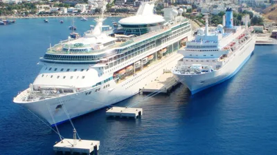 Ege Port Limanı'na üç kruvaziyer yanaştı, turistler Efes ve Meryem