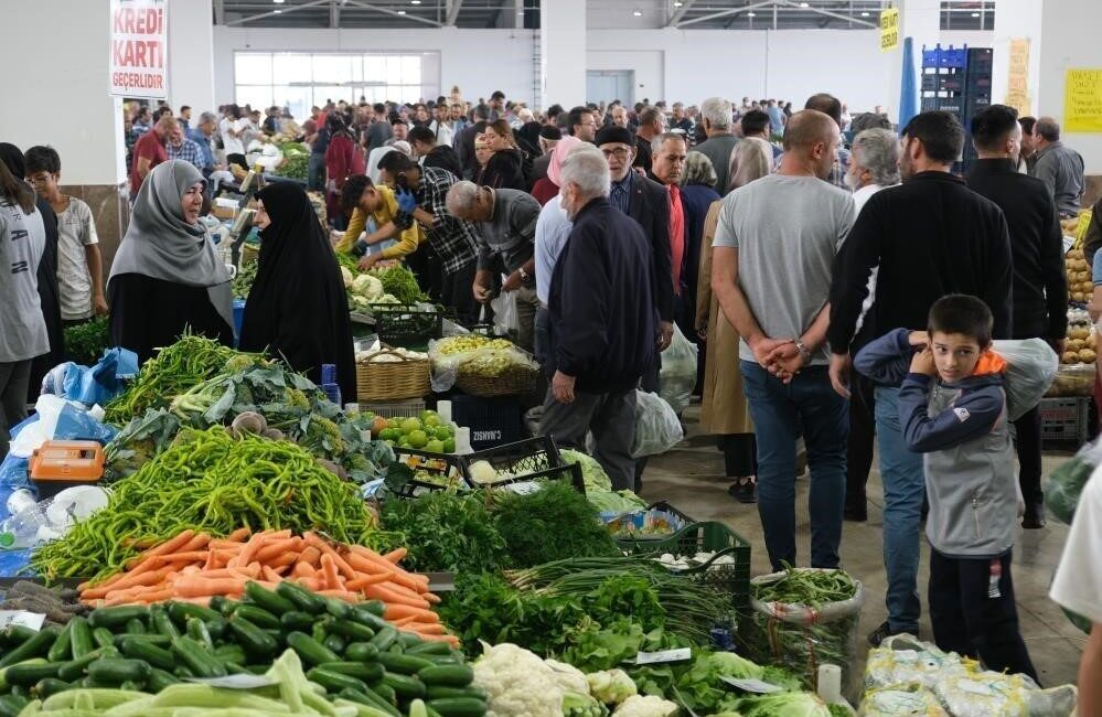 Ekonomik güven endeksi Mart ayında 100,8 iken, Nisan ayında yüzde