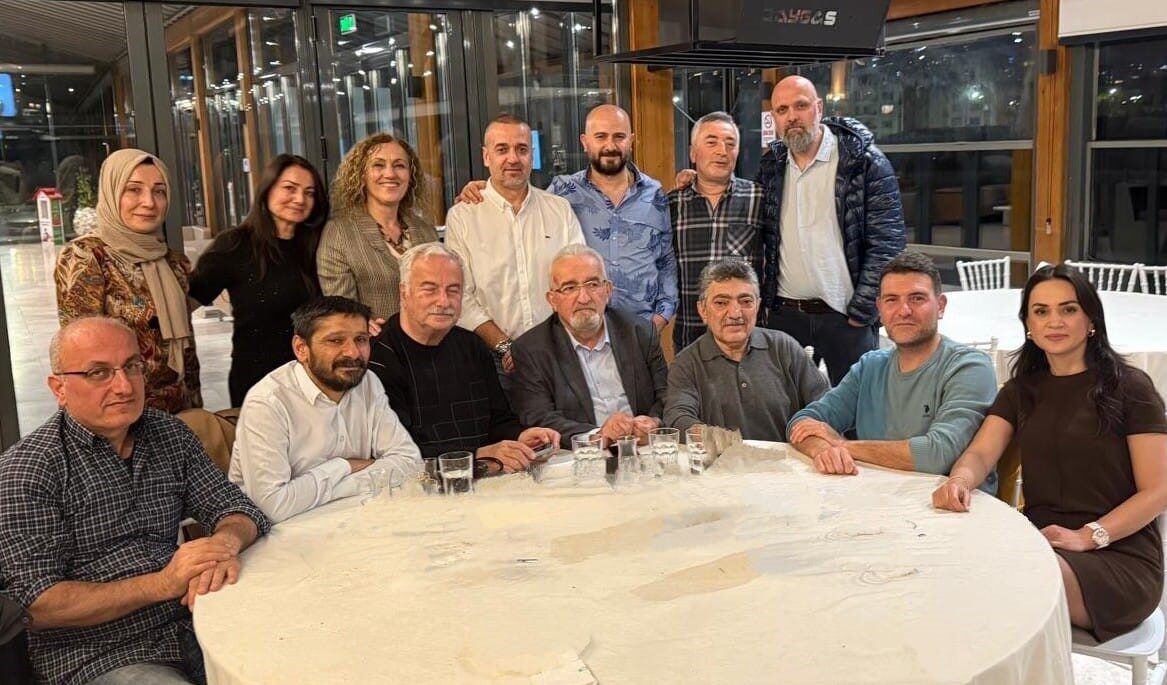 Samsun’da emekliliğe ayrılan 45 yıllık kalp cerrahı doktora veda yemeği