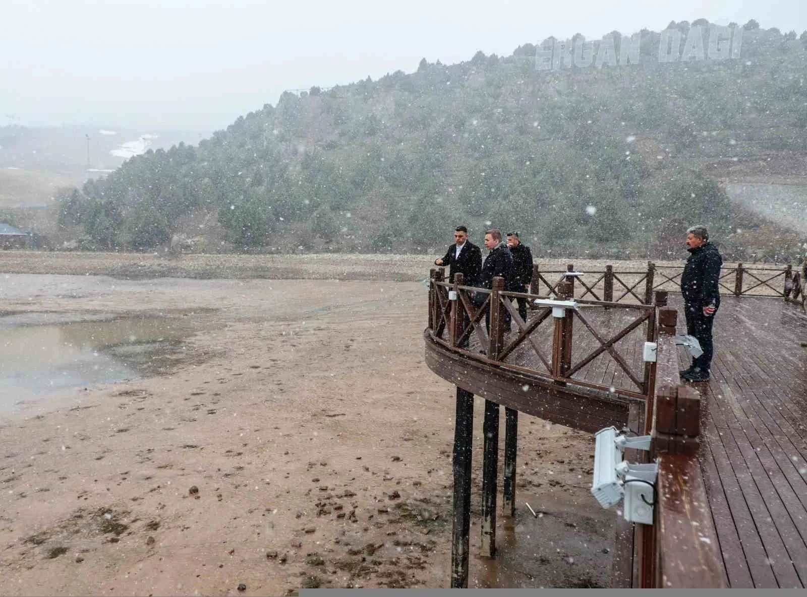 Erzincan Valisi Hamza Aydoğdu, Ergan Dağı Kayak Merkezi’nin temizlik çalışmaları