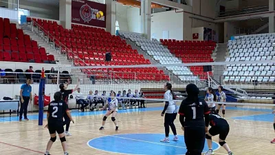 Erzincan’da 23 Nisan etkinlikleri kapsamında düzenlenen Voleybol İl Birinciliği müsabakaları
