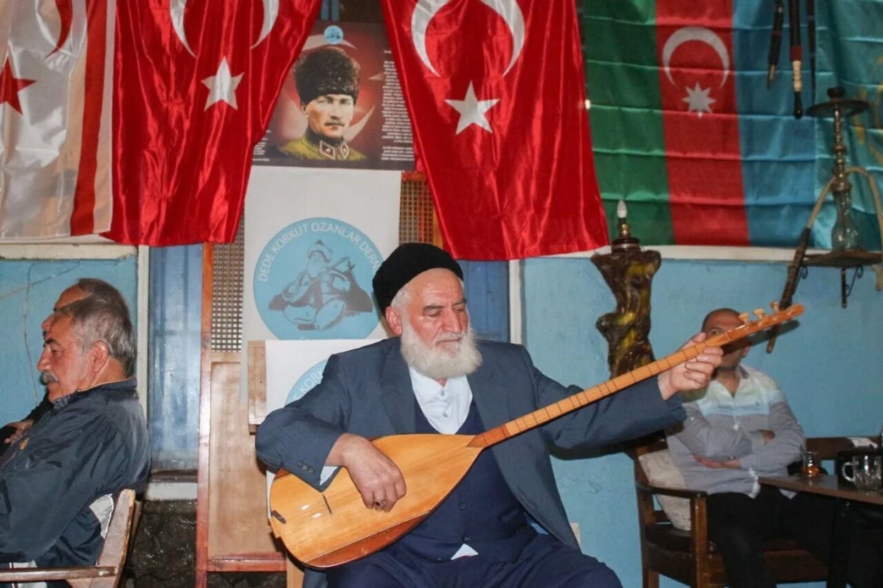 Erzincan’da öğretim üyeleri ve ozanlar birleşerek Dede Korkut Ozanlar Derneğini