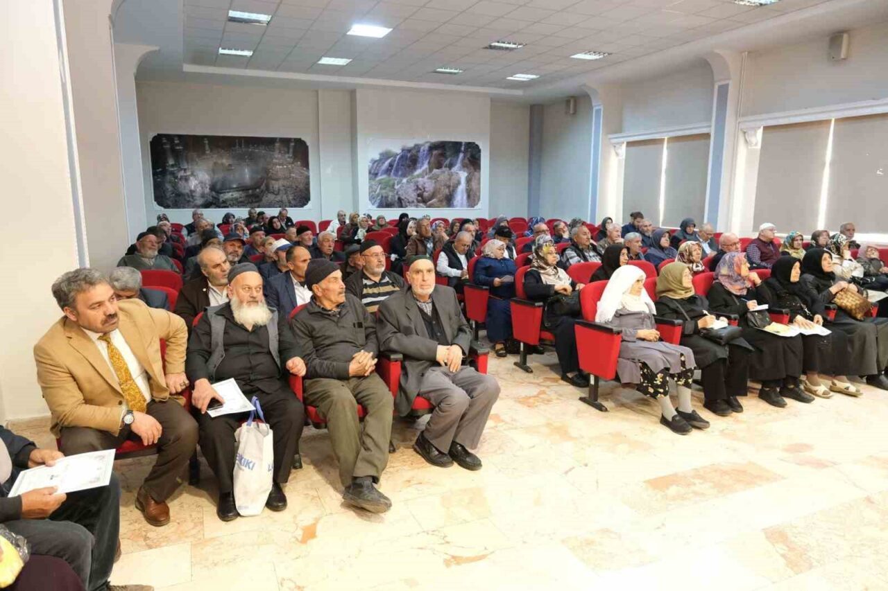 Erzincan’da İl Müftülüğünce 2025 hacı adayları bilgilendirme ve tanışma toplantısı