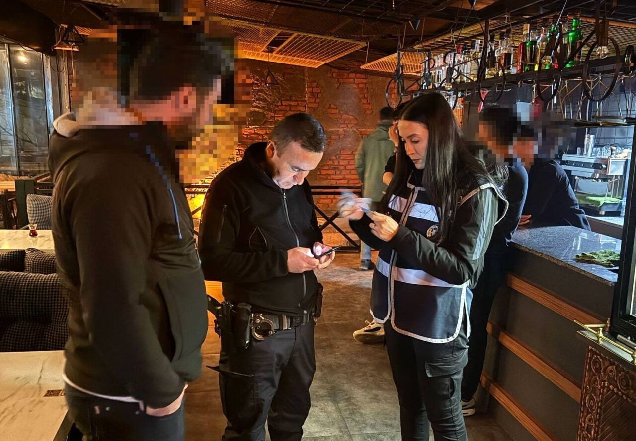 Erzincan’da polis ekiplerince huzur uygulaması gerçekleştirildi. İl Emniyet Müdürlüğü Asayiş