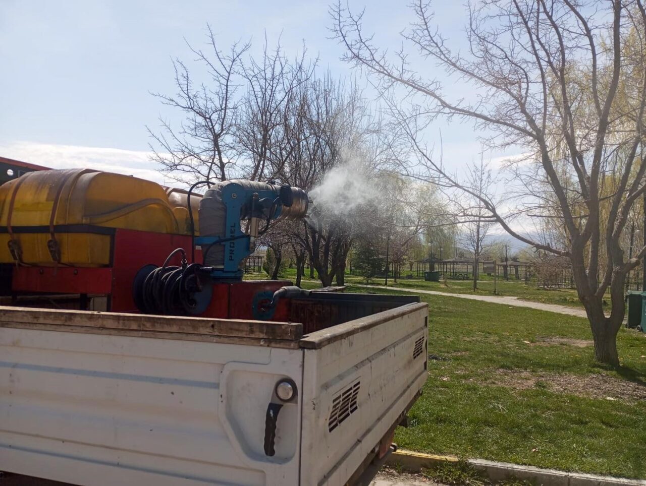 Erzincan’da haşerelerin ve sineklerin ürediği su kanallarında, sulak alanlarda, derelerde,