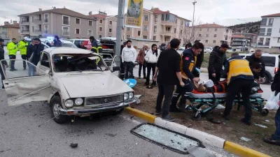 Erzincan’da iki aracın çarpışması sonucu meydana gelen trafik kazasında 3