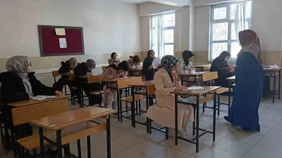 Erzincan’da lise ve üniversite öğrencilerine yönelik “Umre Ödüllü Gençlik Bilgi