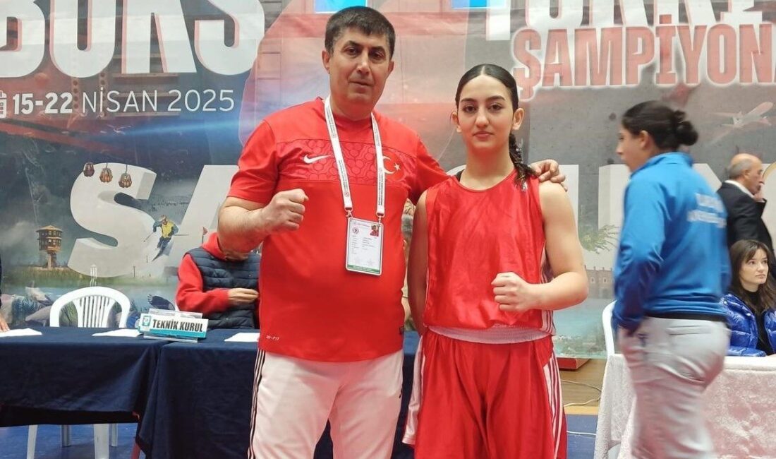 Erzincanlı sporcular Mevsim Gül Ateş ve Yağmur Palut, Samsun’da düzenlenen