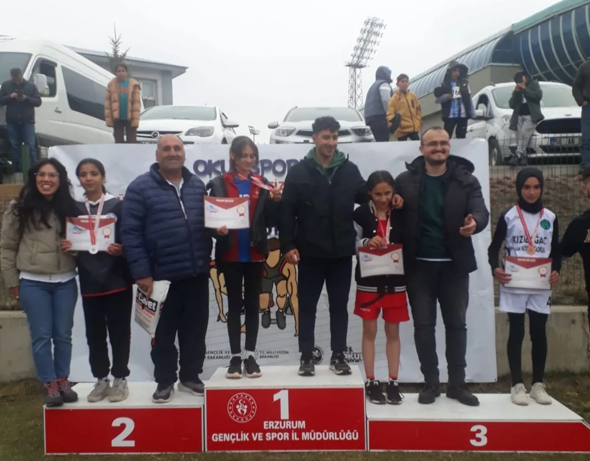 Şehit Jandarma Er Fatih Caybaşı Ortaokulu öğrencisi Zeynep Tuzlacı, Erzurum’da