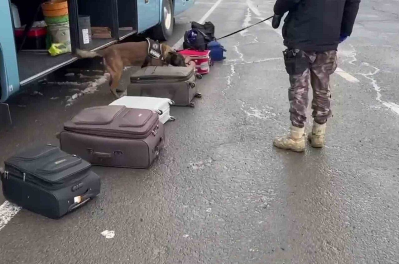 Erzurum Emniyet Müdürlüğü Narkotik Suçlarla Mücadele Şube Müdürlüğü ekipleri uyuşturucu