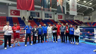 Karabük’te düzenlenen Okul Sporları Gençler Türkiye Boks Şampiyonası’nda Erzurumlu sporcular